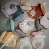 Bavoir en silicone Warm Taupe Mushie