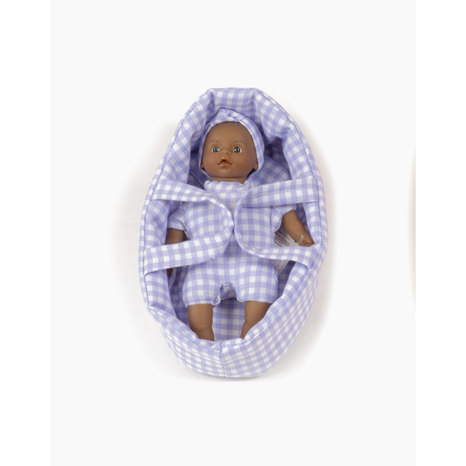 Mini Pia dans son couffin Vichy Lilas Minikane